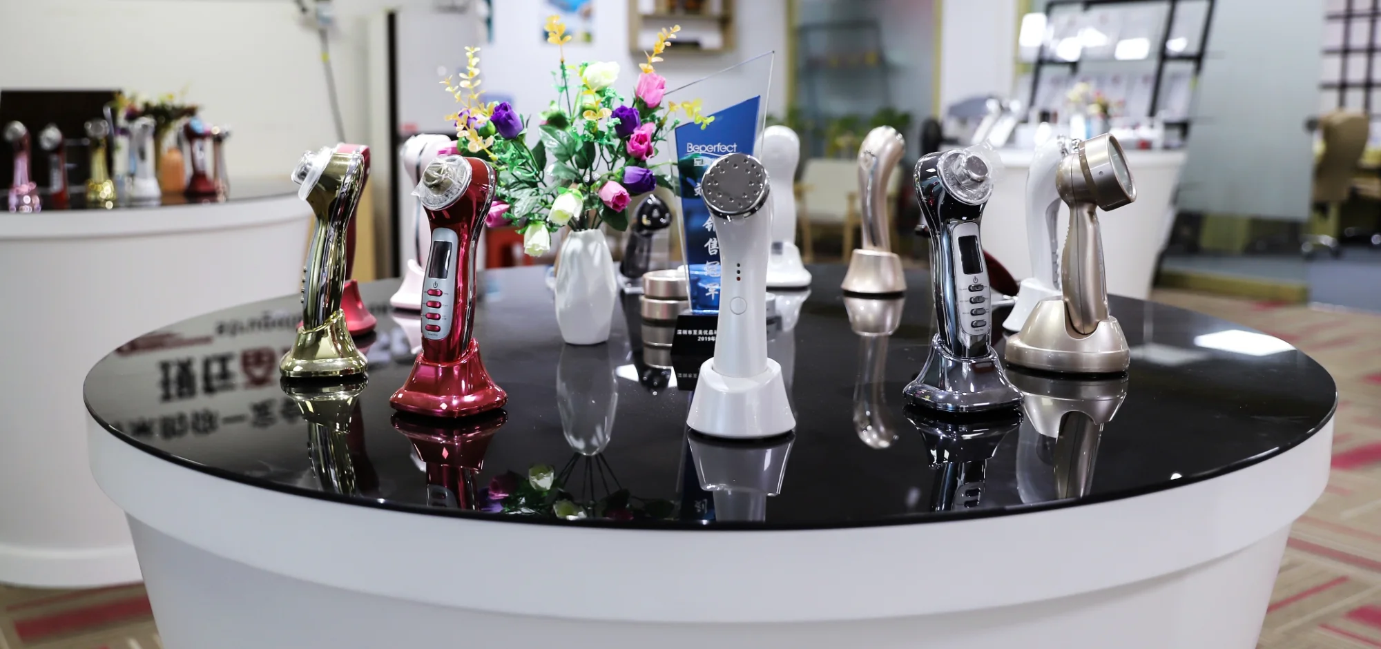 Xiamen Lucky Lion beauty device display showroom featuring facial cleansing tools and high frequency wands
